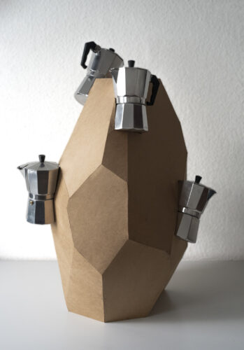 Espressokocher und Kristallform, Holz
